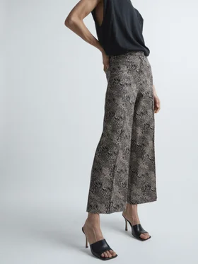 SHOP RAEY >